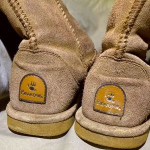 Bear paw womens boots, size 8, color light brown.